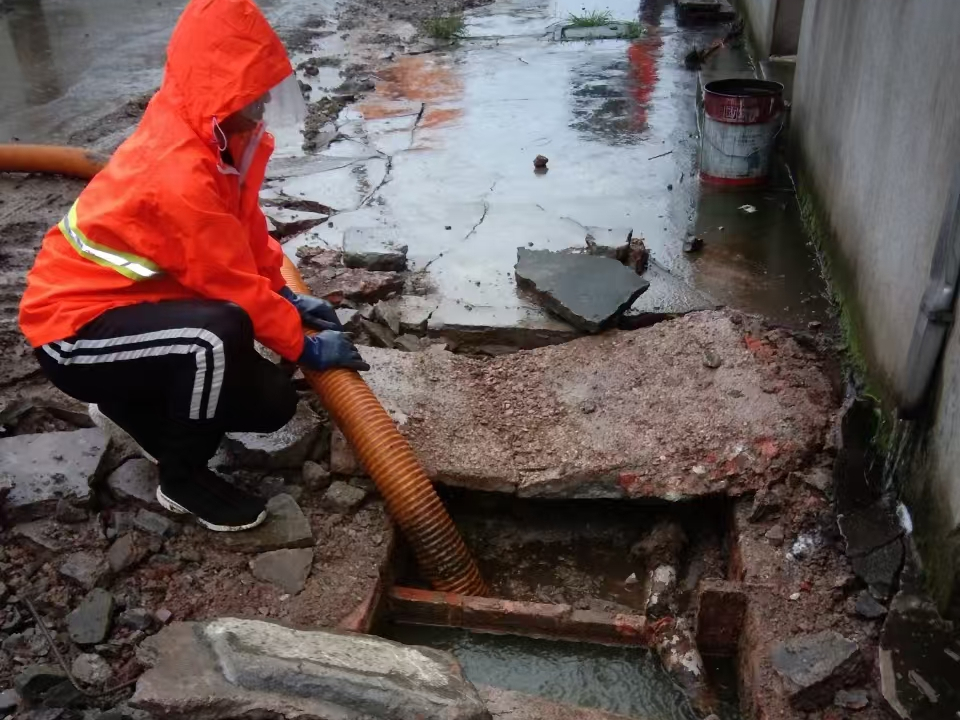 涿州专业清理污水池 炜誉市政以规范流程守护城市 “肠道”